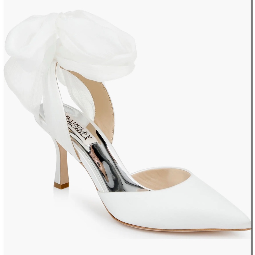 Badgley Mischka blaze pump